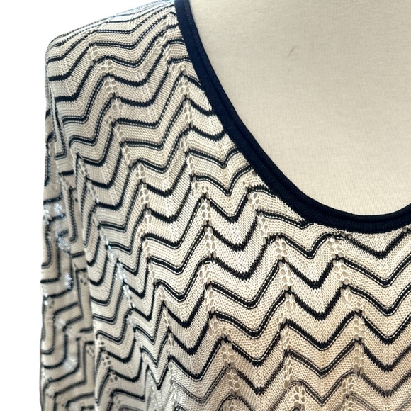 BCBGMaxAzria new tunic style top black and white short sleeve one size f… - Picture 4 of 7